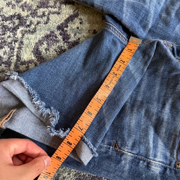 American Eagle Outfitters Y2K Denim Faded Medium Wash Bermuda Shorts Size 4 - Picture 8 of 8